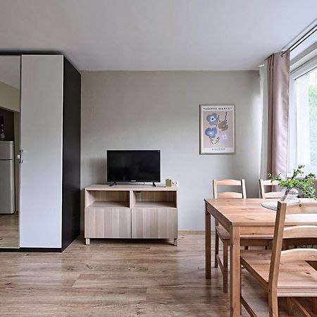 Urbannest - Cozy Studio - Bagno 7 Varsóvia Exterior foto